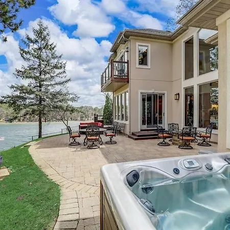 Silver Lake Estate - Private Beach - Hot Tub - Arcades